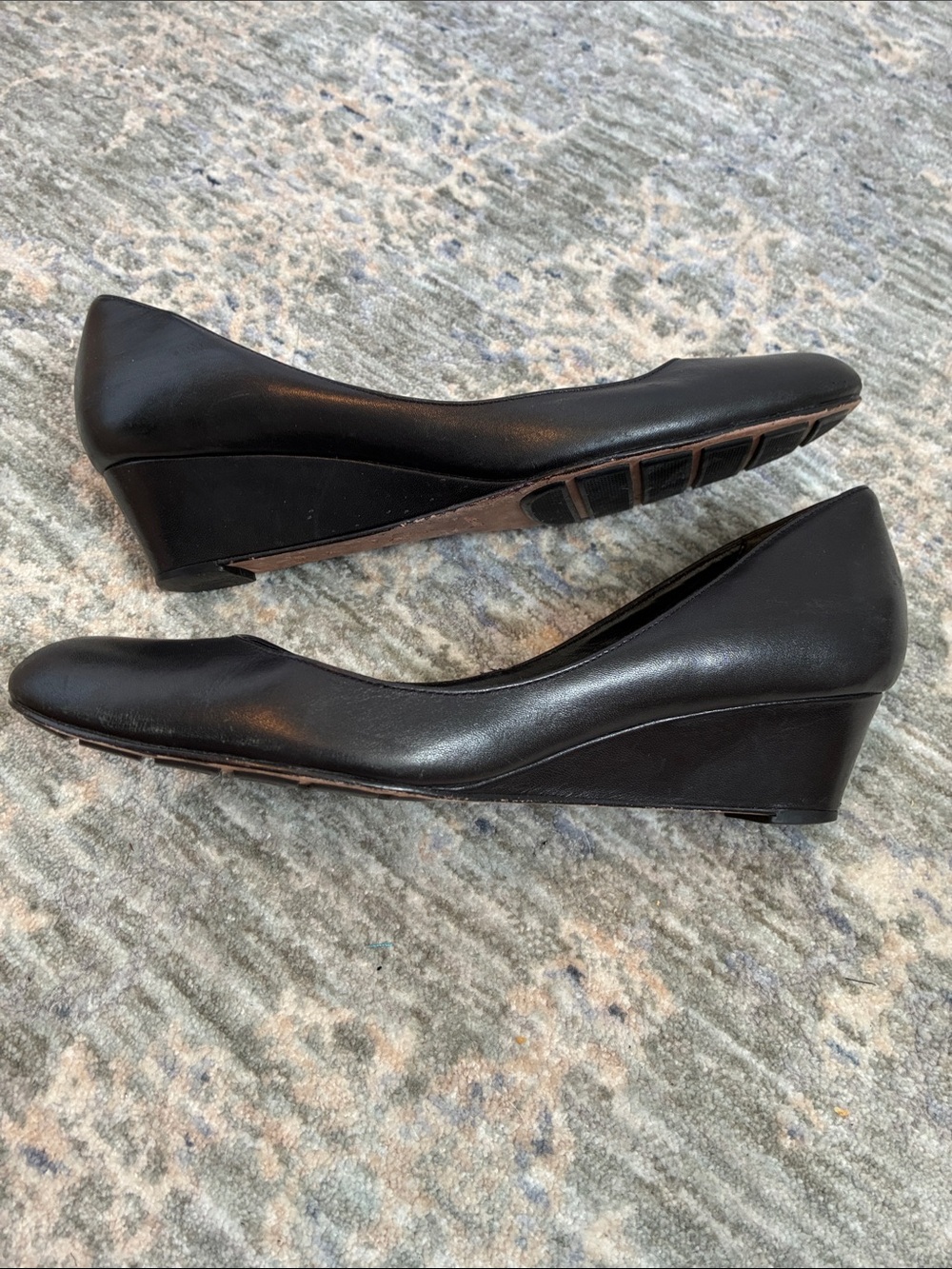 Cole Haan Black Leather Classic Wedge Pumps 8.5 - Picture 5 of 16